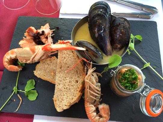 Experience Coastal Flavors with Seafood in Lorne