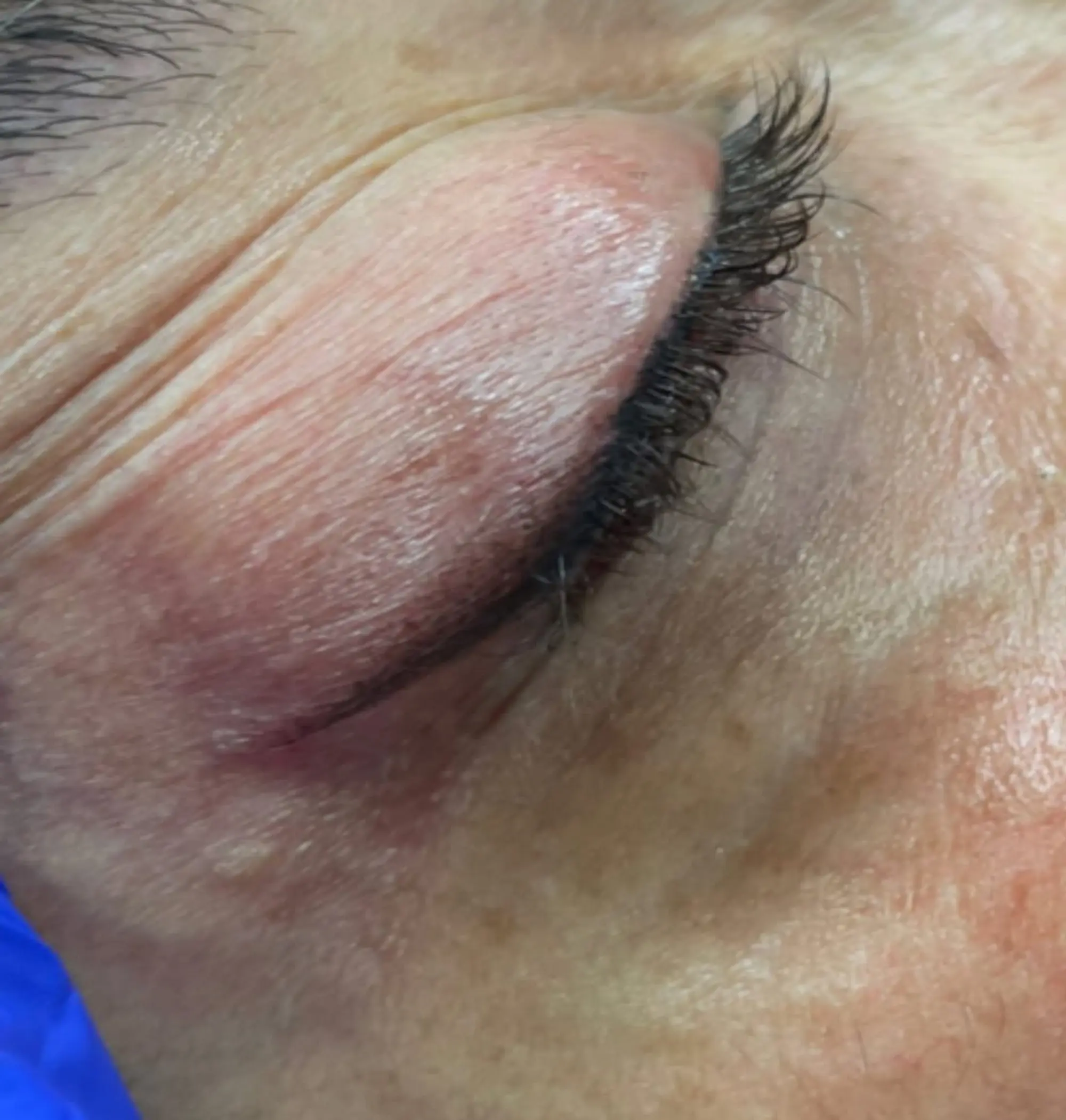 permanent makeup artist brisbane at work